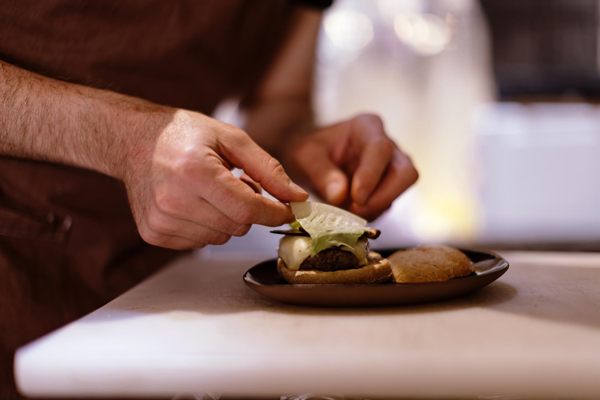 Assistant chef plating